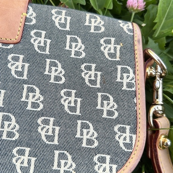 Dooney & Bourke Vachetta wristlet logo monogram - Picture 3 of 10